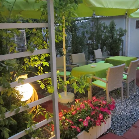 Lito فندق Paralía